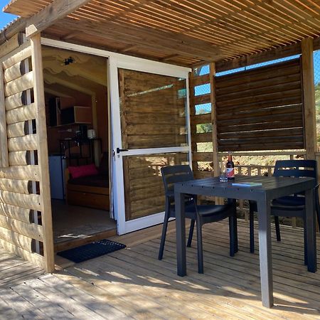 Camping Les Amandiers Castelnau-de-Guers Buitenkant foto