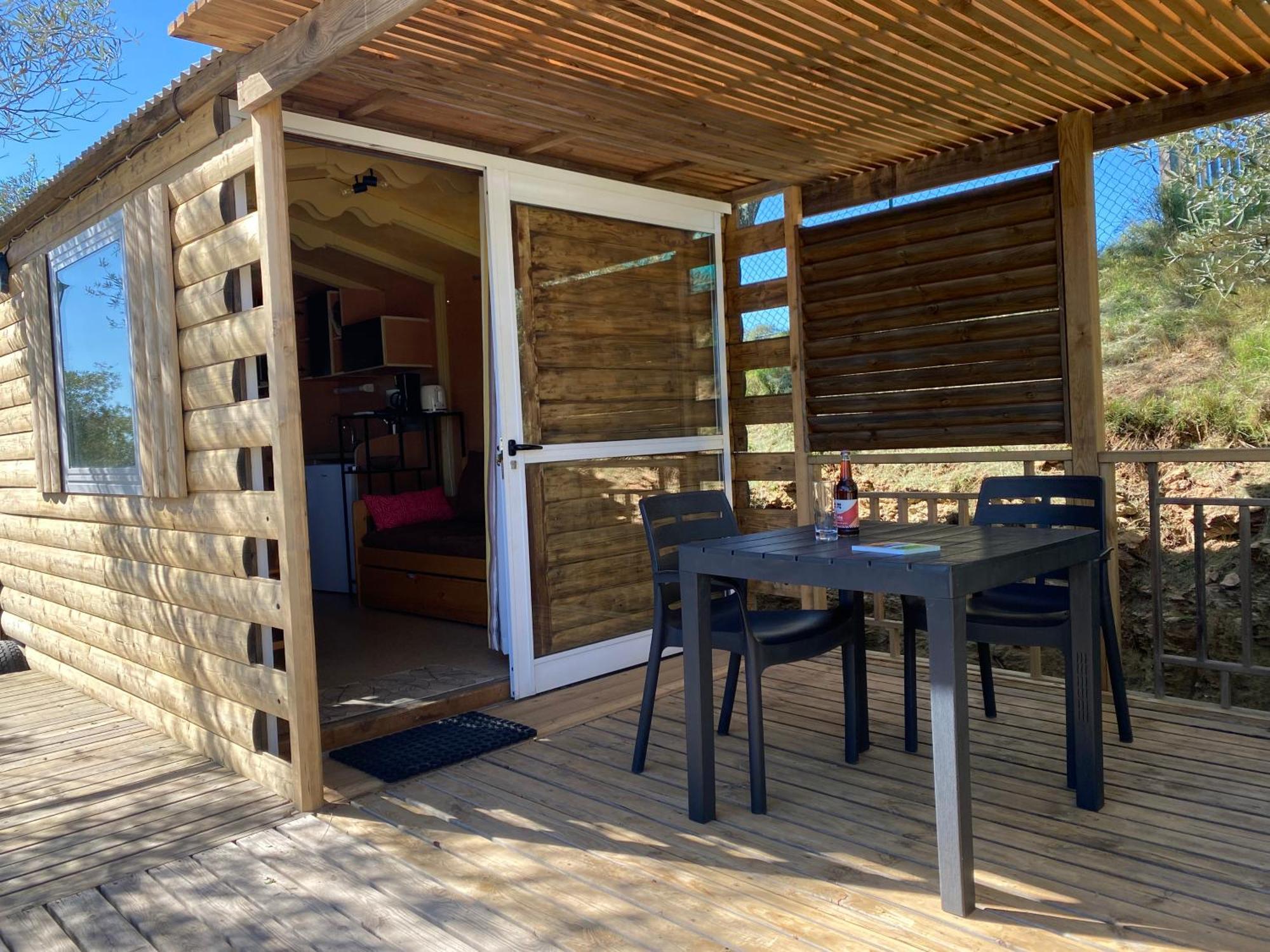 Camping Les Amandiers Castelnau-de-Guers Buitenkant foto