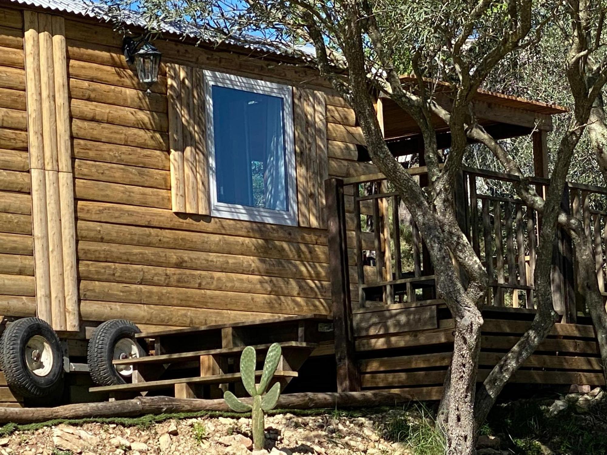 Camping Les Amandiers Castelnau-de-Guers Buitenkant foto